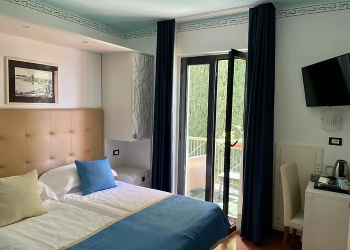 Carlotta Hotel Torri Del Benaco