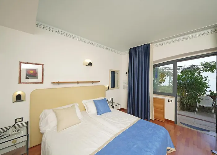 Hotel Carlotta Torri Del Benaco