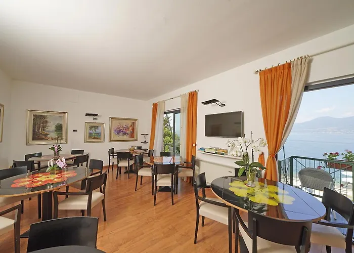 Carlotta Hotel 3*