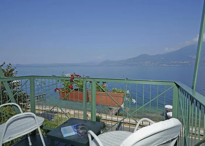 Carlotta Hotel Torri Del Benaco