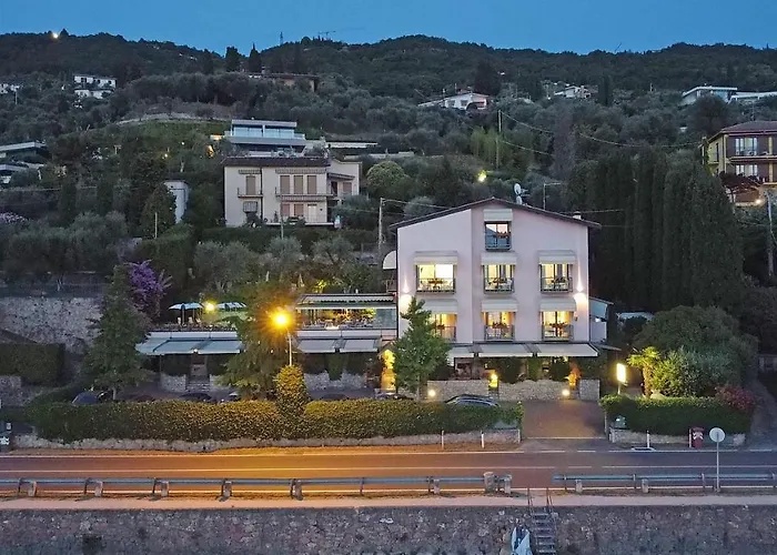 Carlotta Hotel Torri Del Benaco