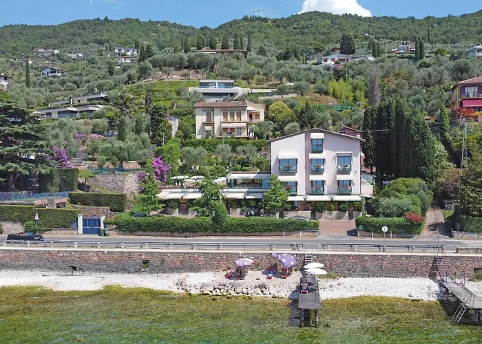Carlotta 3* Torri Del Benaco