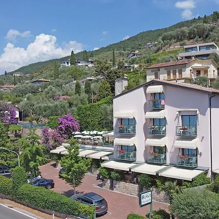 Carlotta Hotel
