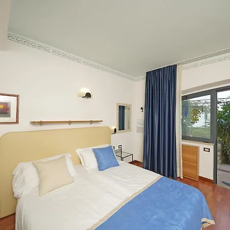 Hotel Carlotta Torri Del Benaco