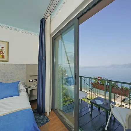 Hotel Carlotta Torri Del Benaco