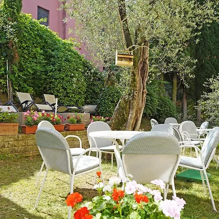 Carlotta Hotel Torri Del Benaco