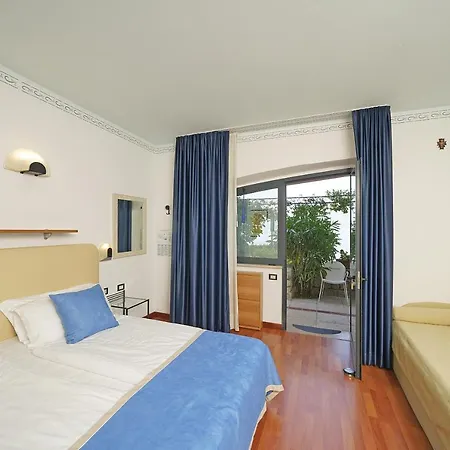 Carlotta Hotel