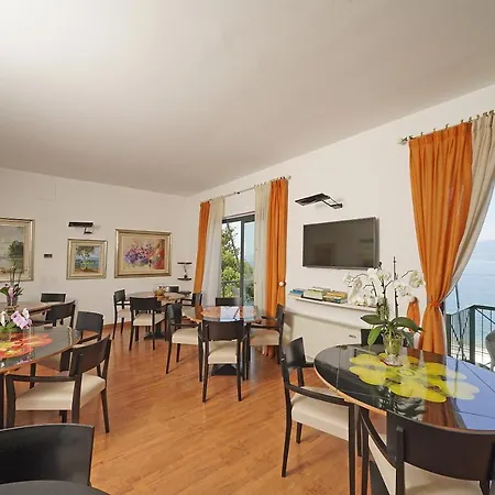 Carlotta Hotel 3*
