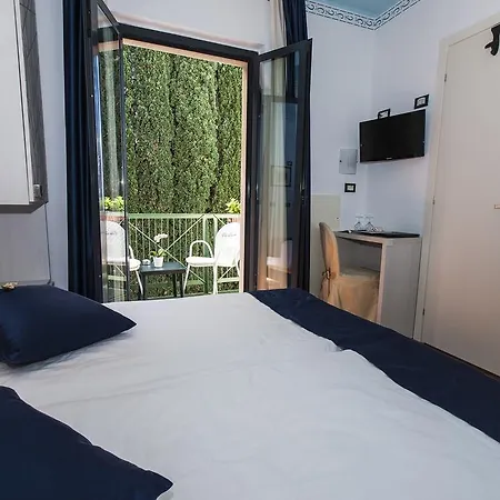 Hotel Carlotta 3*