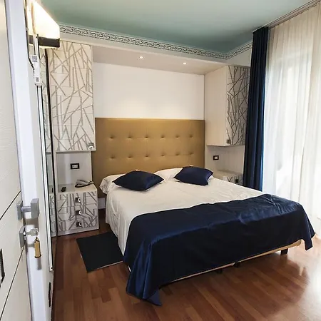 Hotel Carlotta 3*