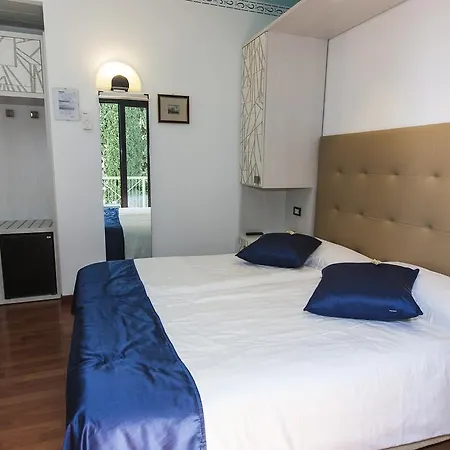 Hotel Carlotta 3*