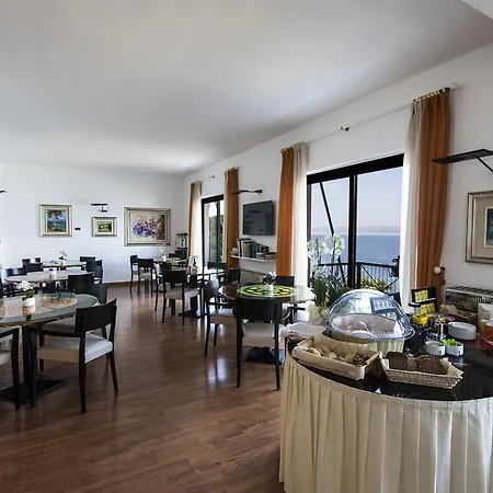 Hotel Carlotta Torri Del Benaco